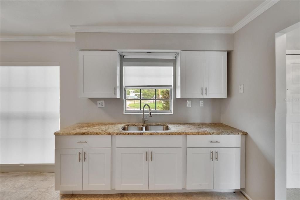For Sale: $450,000 (3 beds, 2 baths, 1252 Square Feet)