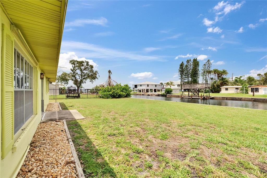 For Sale: $450,000 (3 beds, 2 baths, 1252 Square Feet)