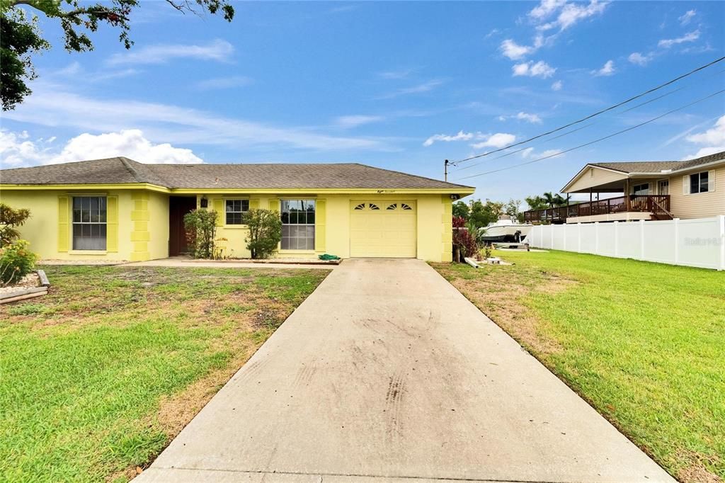 For Sale: $450,000 (3 beds, 2 baths, 1252 Square Feet)