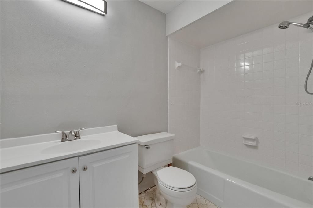For Sale: $450,000 (3 beds, 2 baths, 1252 Square Feet)