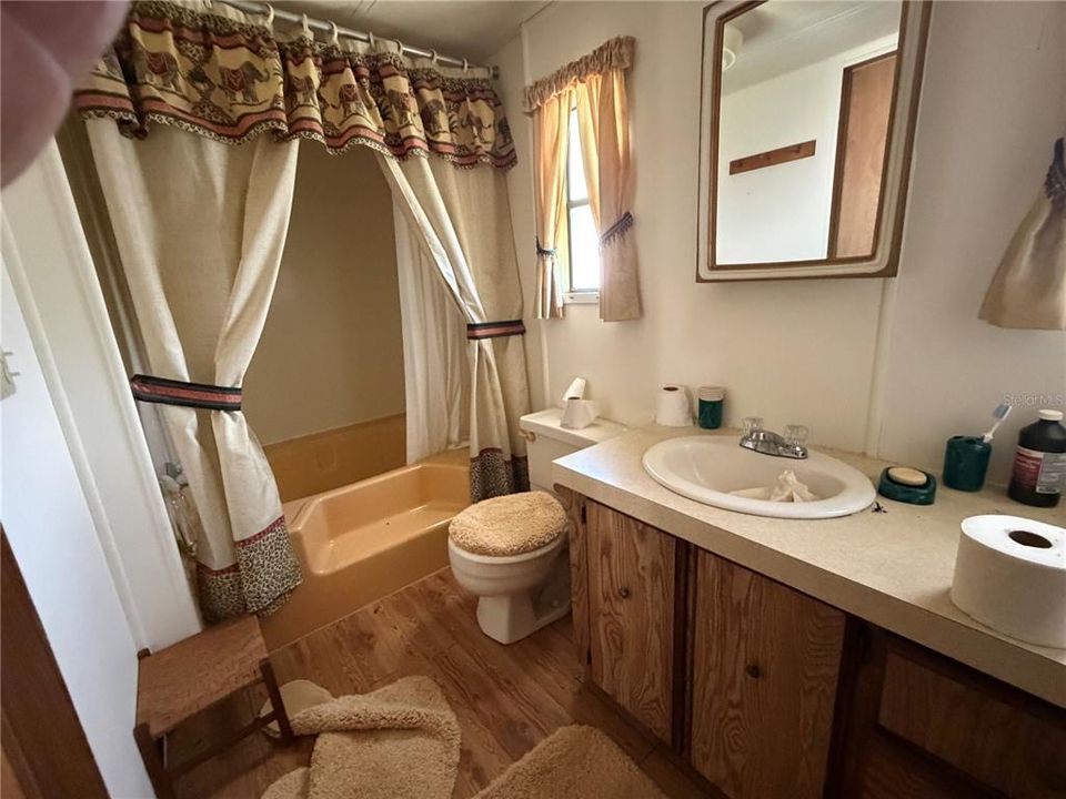For Sale: $139,900 (2 beds, 2 baths, 840 Square Feet)