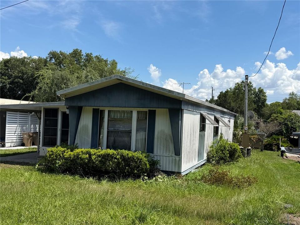 For Sale: $139,900 (2 beds, 2 baths, 840 Square Feet)