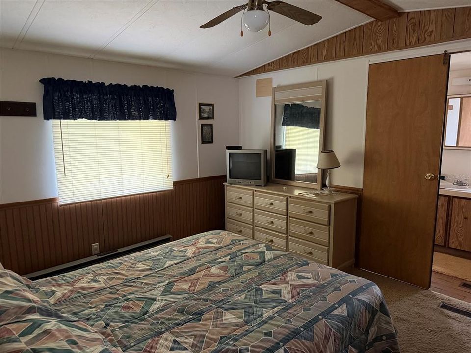 For Sale: $139,900 (2 beds, 2 baths, 840 Square Feet)