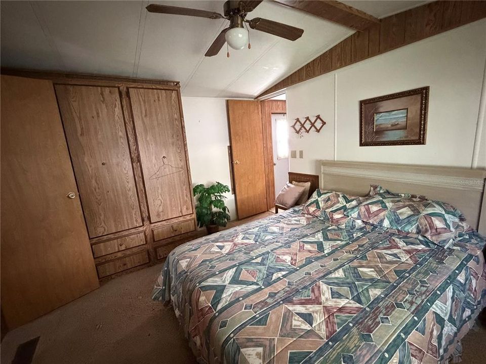 For Sale: $139,900 (2 beds, 2 baths, 840 Square Feet)