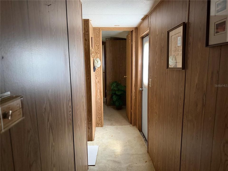 For Sale: $139,900 (2 beds, 2 baths, 840 Square Feet)