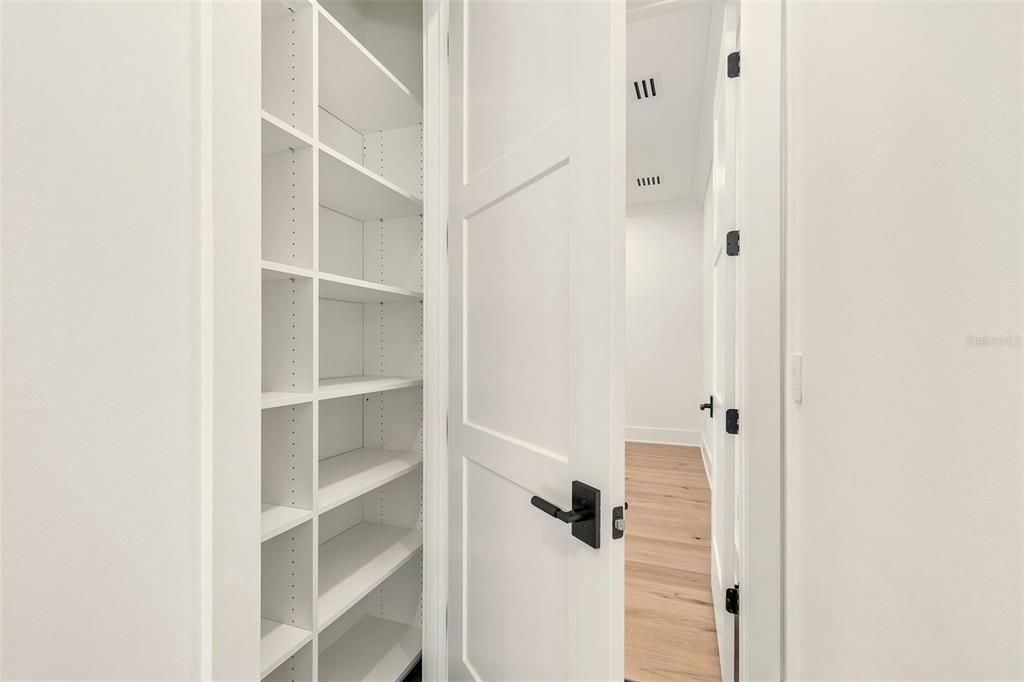 На продажу: $2,685,000 (6 спален, 5 ванн, 4633 Квадратных фут)
