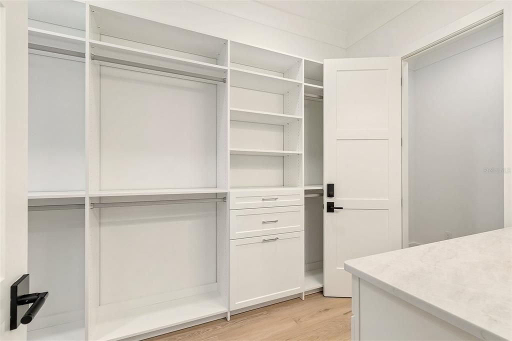 На продажу: $2,685,000 (6 спален, 5 ванн, 4633 Квадратных фут)