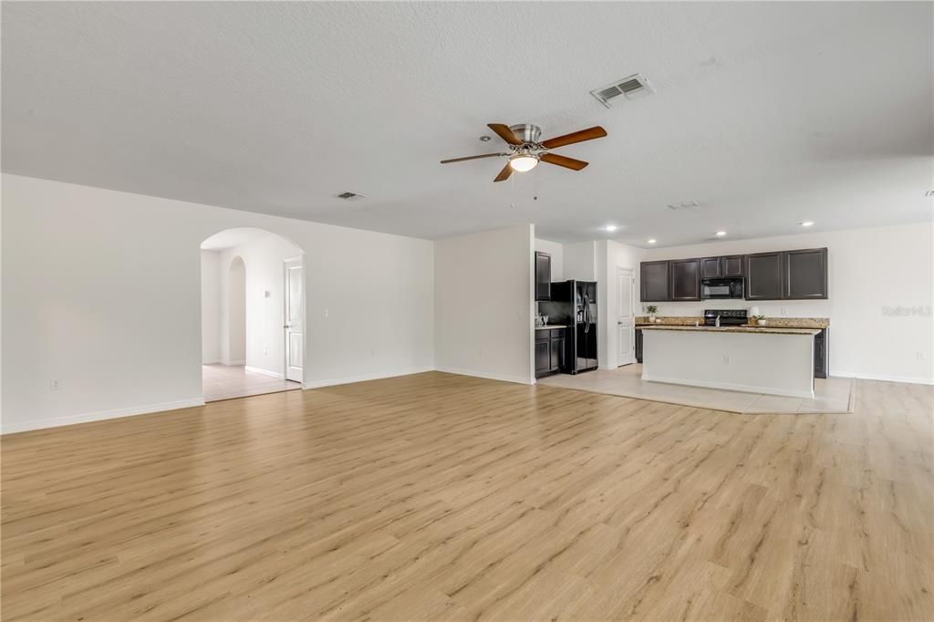 En Venta: $314,900 (4 camas, 2 baños, 2319 Pies cuadrados)