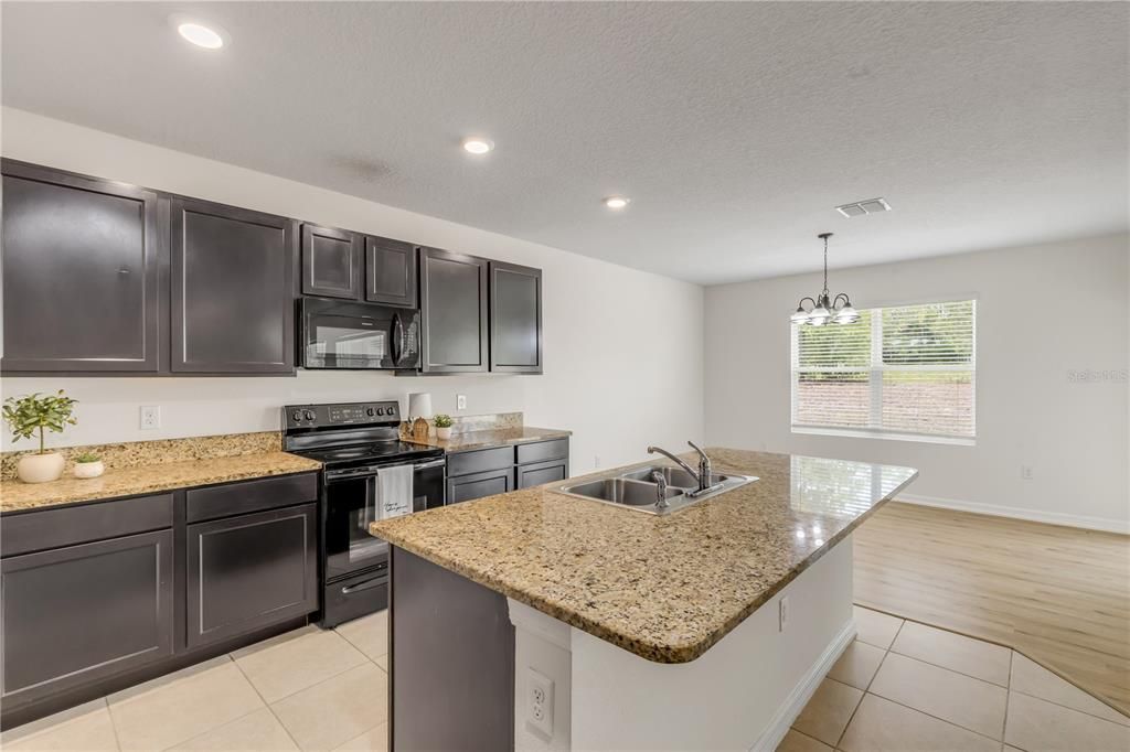 En Venta: $314,900 (4 camas, 2 baños, 2319 Pies cuadrados)
