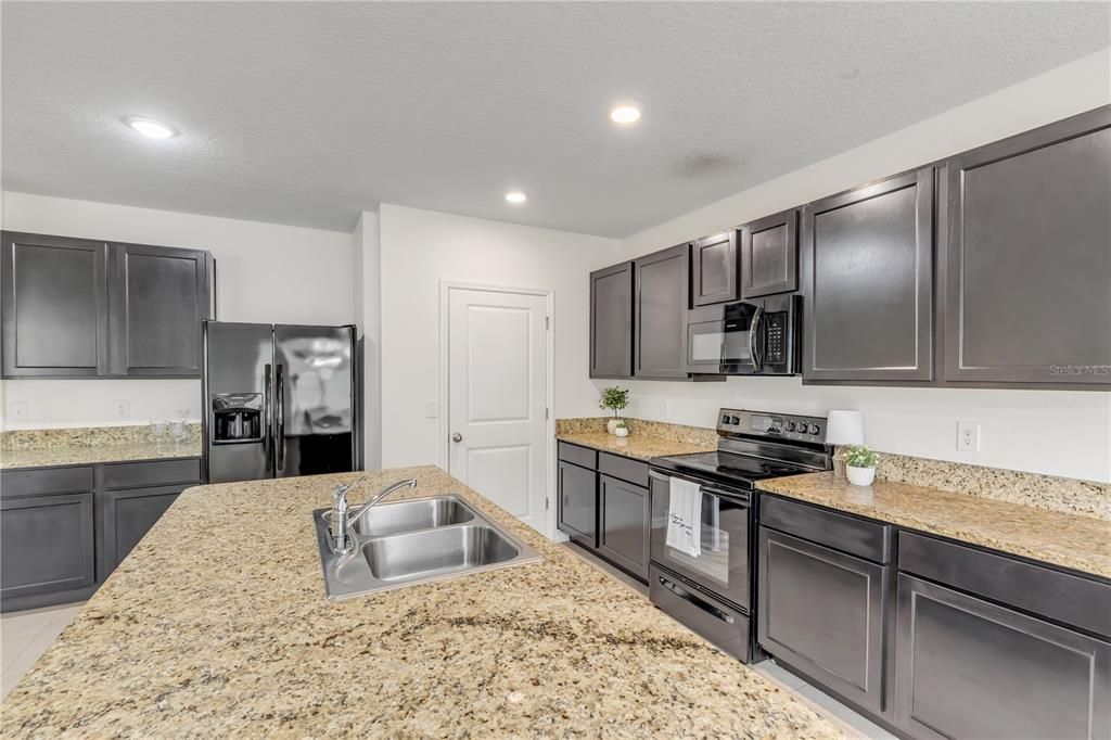 En Venta: $314,900 (4 camas, 2 baños, 2319 Pies cuadrados)