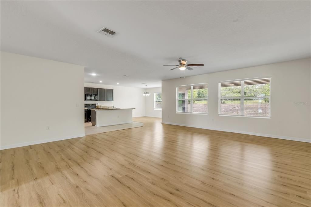En Venta: $314,900 (4 camas, 2 baños, 2319 Pies cuadrados)