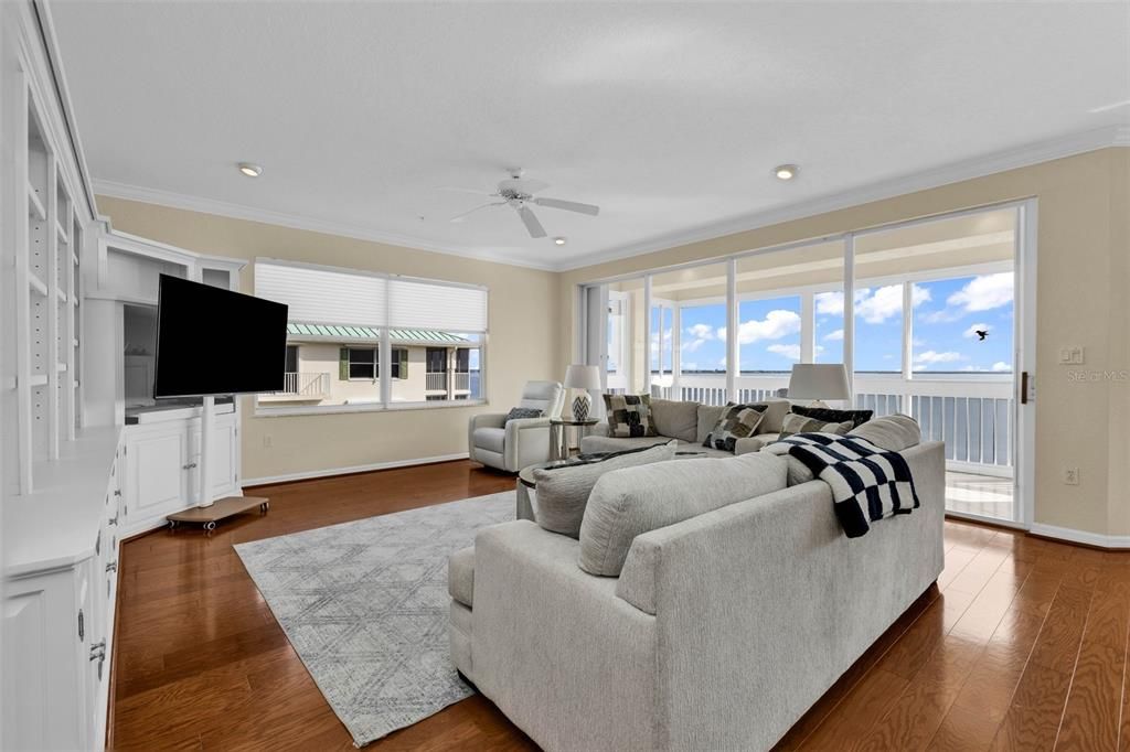 For Sale: $599,000 (3 beds, 2 baths, 2172 Square Feet)