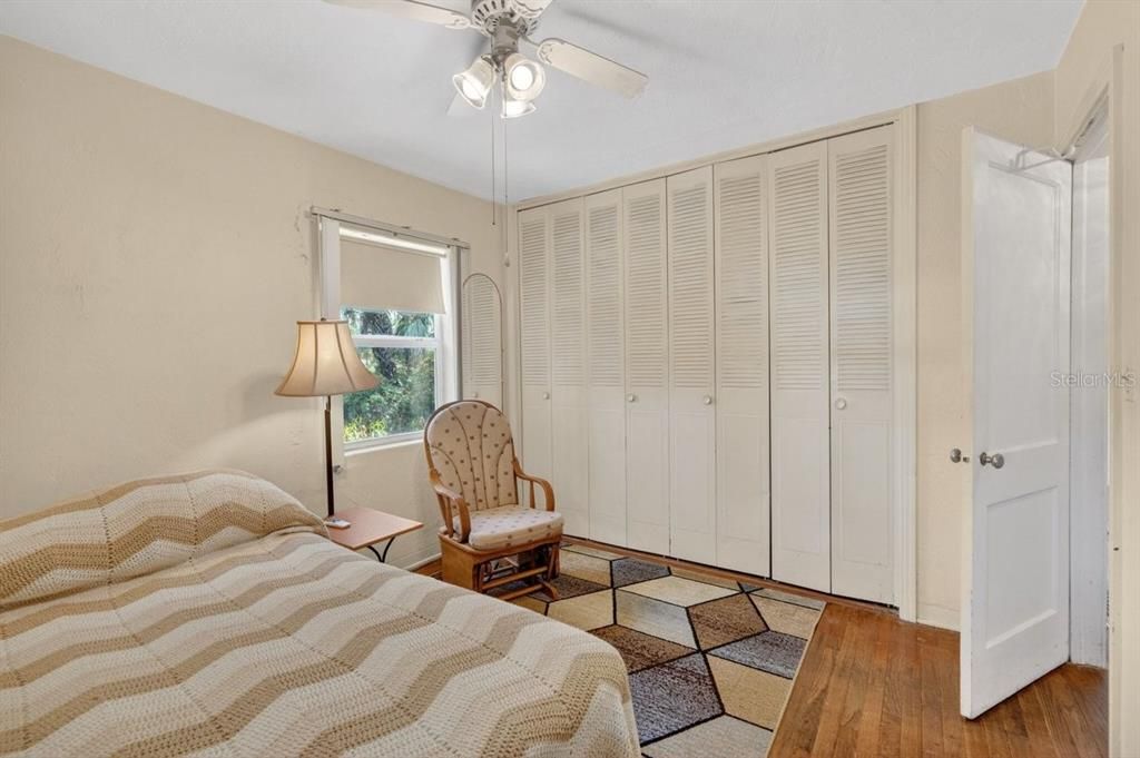 Activo con contrato: $285,000 (4 camas, 2 baños, 1698 Pies cuadrados)
