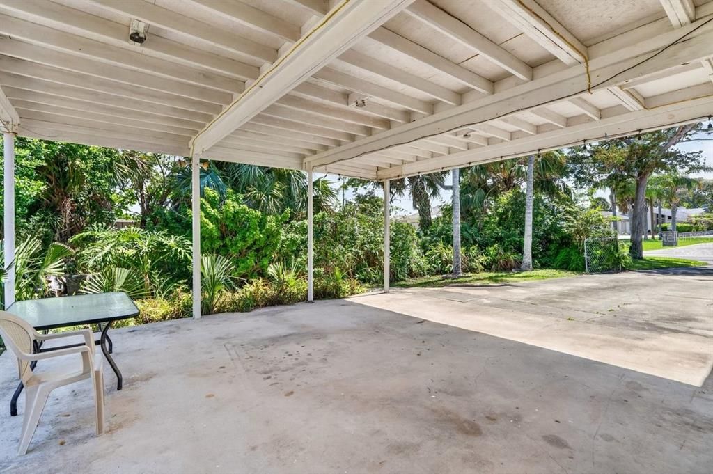 Activo con contrato: $285,000 (4 camas, 2 baños, 1698 Pies cuadrados)