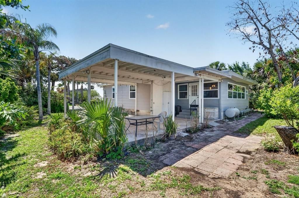 Activo con contrato: $285,000 (4 camas, 2 baños, 1698 Pies cuadrados)