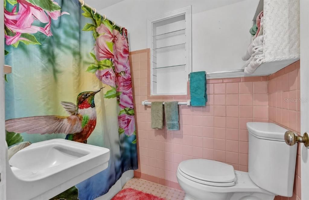 Activo con contrato: $285,000 (4 camas, 2 baños, 1698 Pies cuadrados)