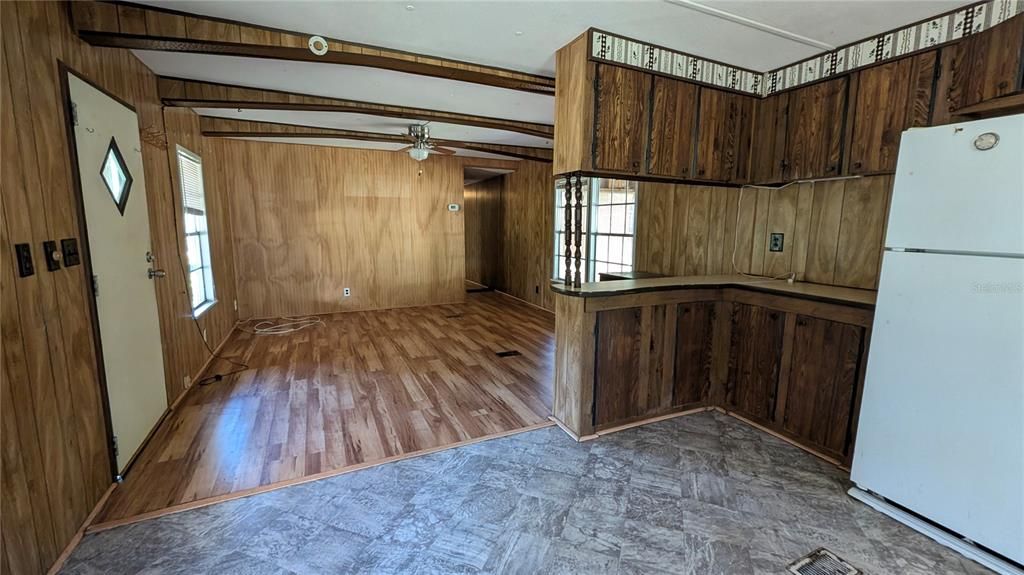 For Sale: $110,000 (2 beds, 1 baths, 770 Square Feet)