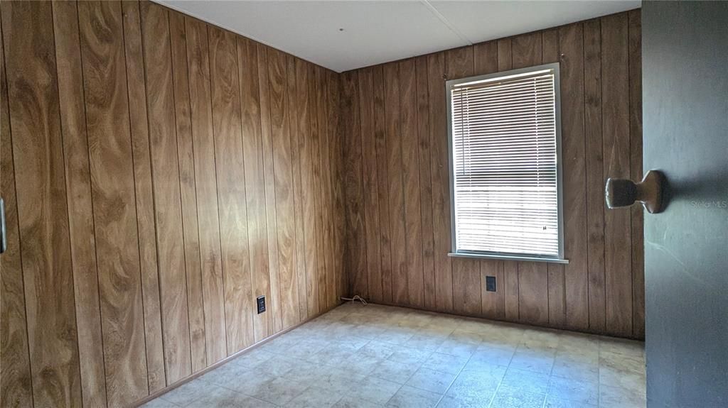 For Sale: $110,000 (2 beds, 1 baths, 770 Square Feet)