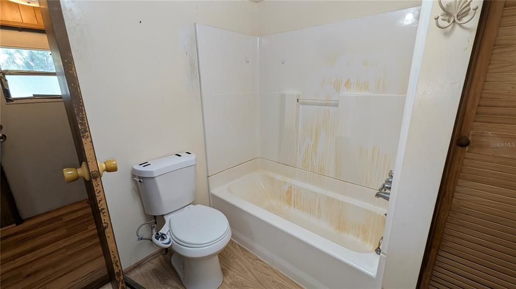 For Sale: $110,000 (2 beds, 1 baths, 770 Square Feet)
