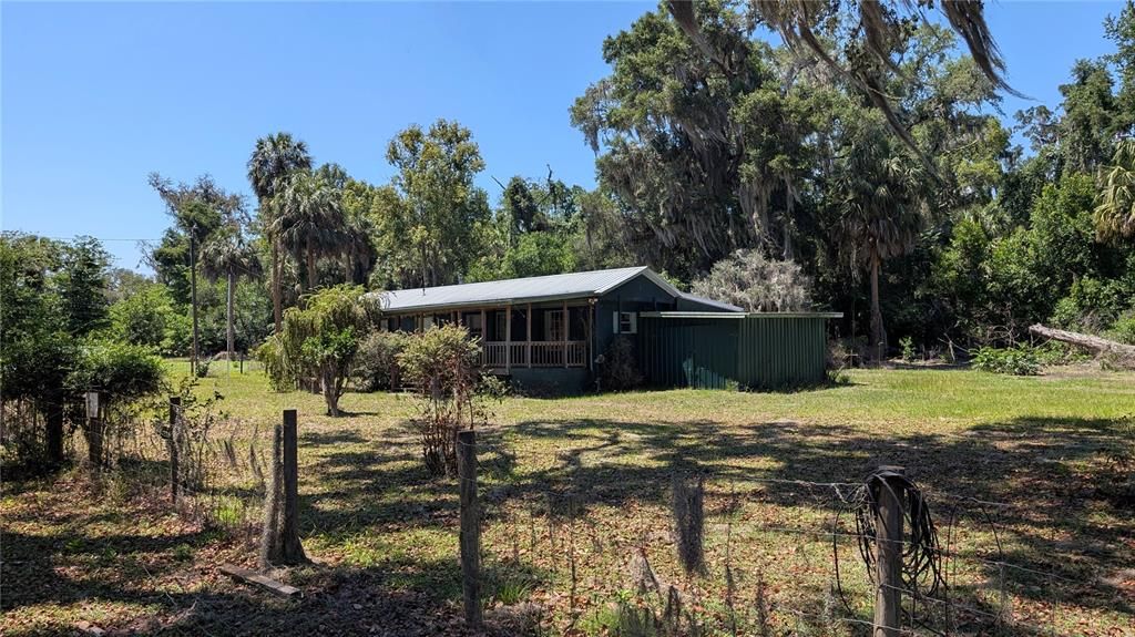 For Sale: $110,000 (2 beds, 1 baths, 770 Square Feet)