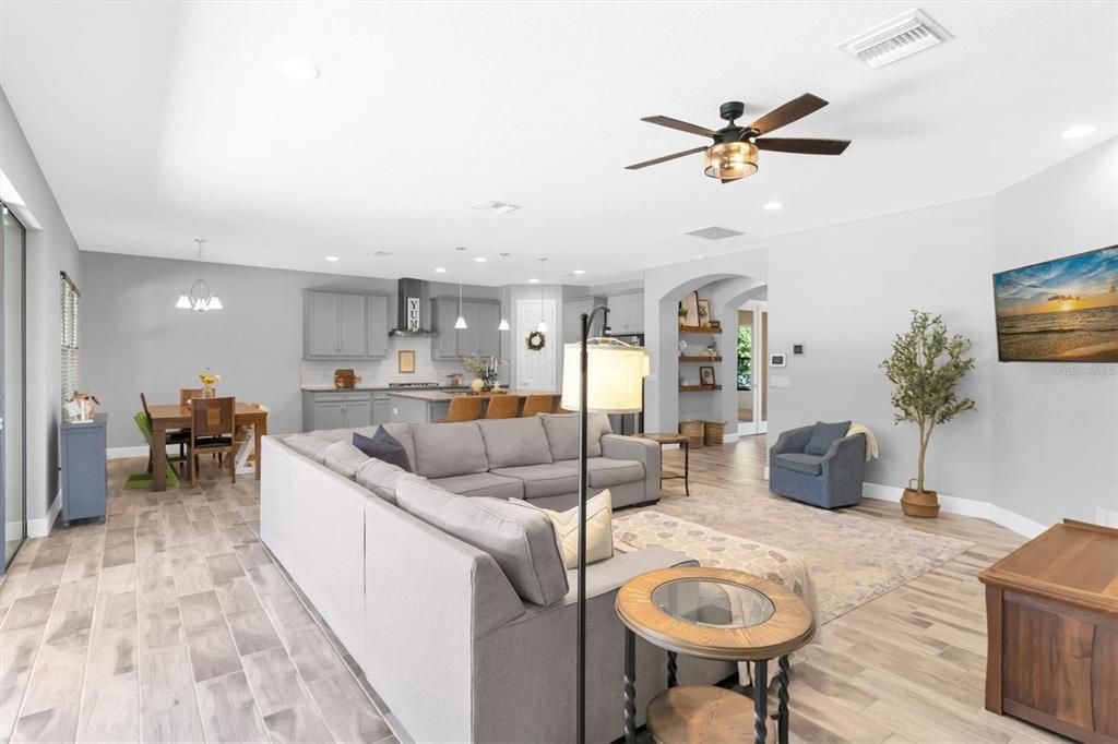 For Sale: $980,000 (5 beds, 4 baths, 3547 Square Feet)