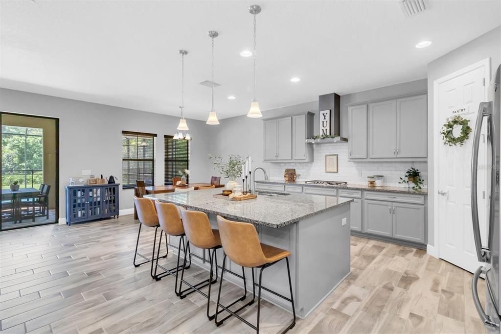 For Sale: $980,000 (5 beds, 4 baths, 3547 Square Feet)