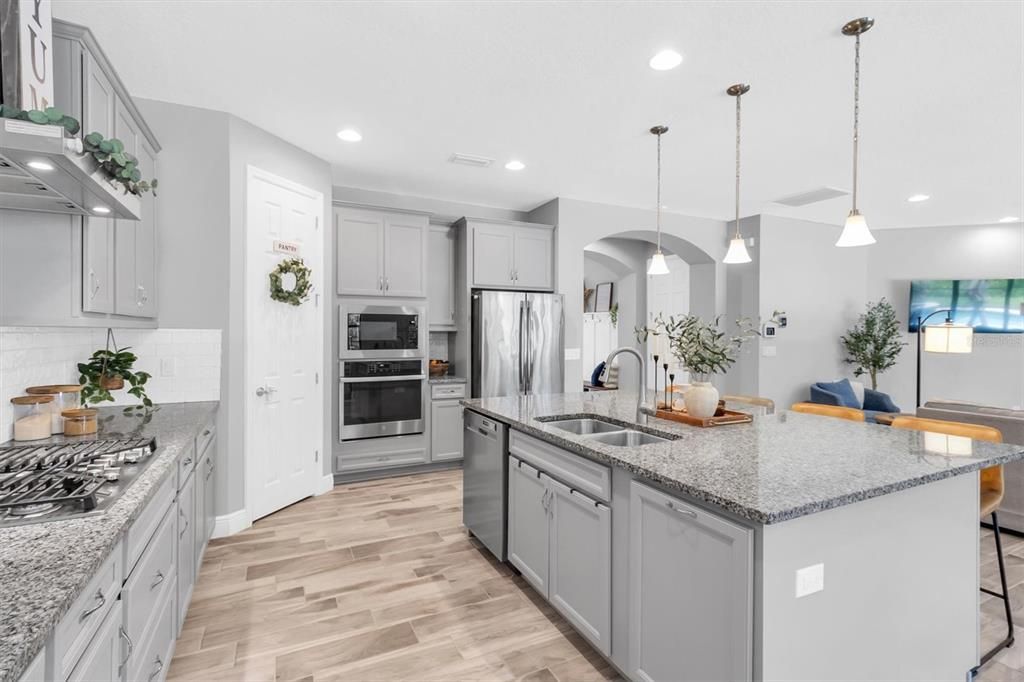 For Sale: $980,000 (5 beds, 4 baths, 3547 Square Feet)