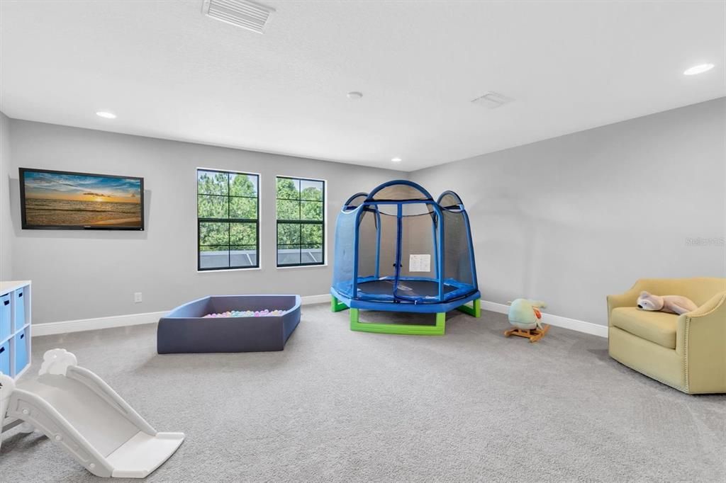For Sale: $980,000 (5 beds, 4 baths, 3547 Square Feet)
