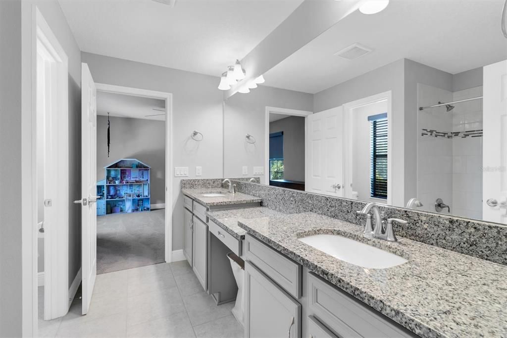 For Sale: $980,000 (5 beds, 4 baths, 3547 Square Feet)