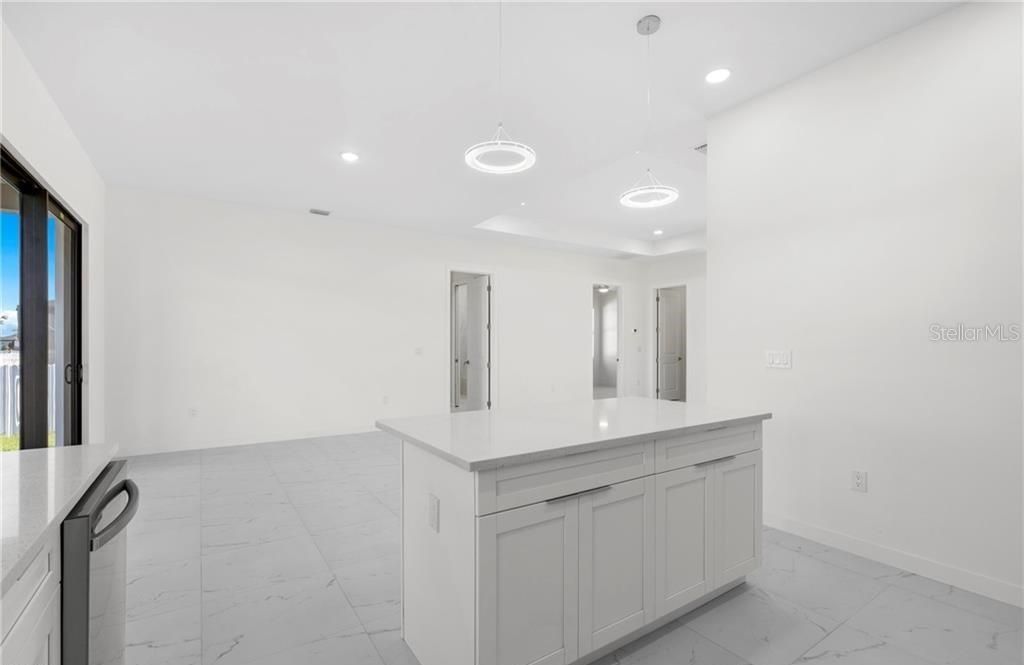 En Venta: $420,000 (4 camas, 3 baños, 1904 Pies cuadrados)
