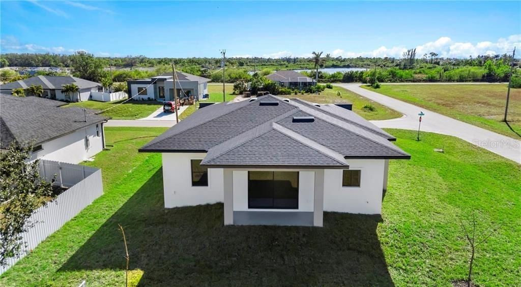 En Venta: $420,000 (4 camas, 3 baños, 1904 Pies cuadrados)