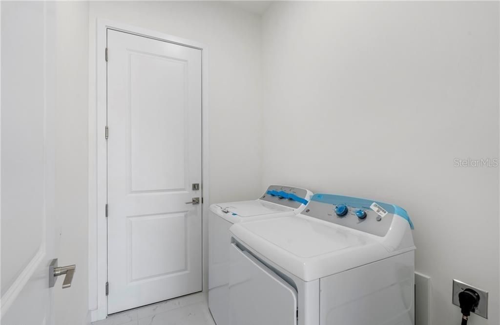 En Venta: $420,000 (4 camas, 3 baños, 1904 Pies cuadrados)