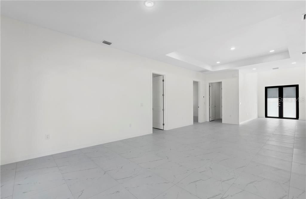 En Venta: $420,000 (4 camas, 3 baños, 1904 Pies cuadrados)
