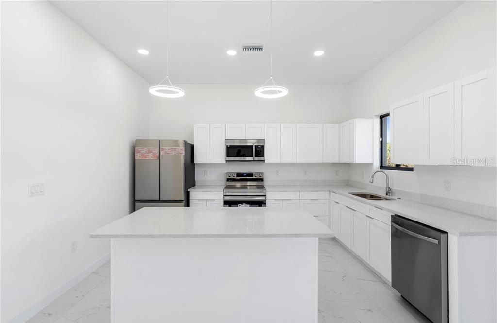 En Venta: $420,000 (4 camas, 3 baños, 1904 Pies cuadrados)