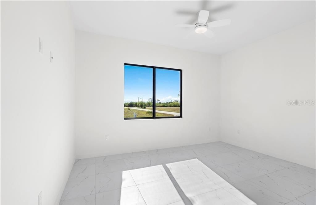 En Venta: $420,000 (4 camas, 3 baños, 1904 Pies cuadrados)