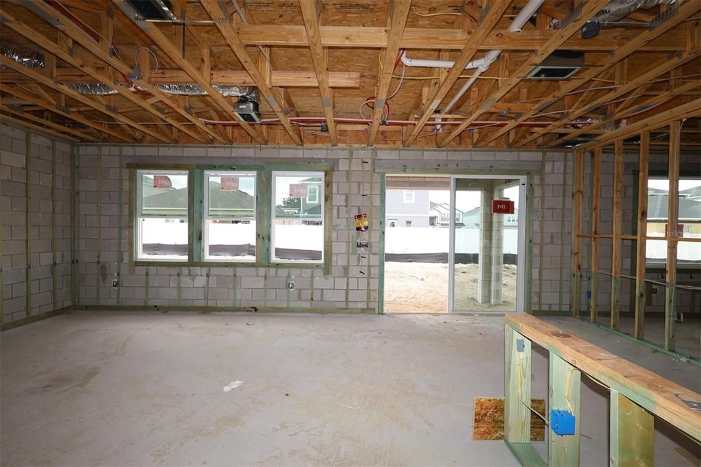 Activo con contrato: $639,990 (5 camas, 3 baños, 3120 Pies cuadrados)