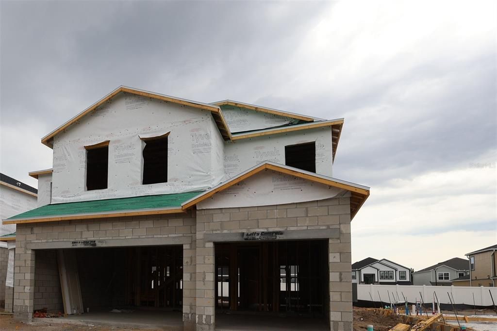 Activo con contrato: $639,990 (5 camas, 3 baños, 3120 Pies cuadrados)