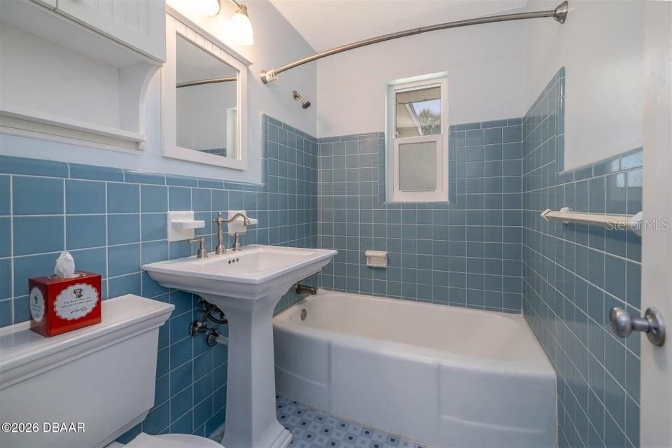 На продажу: $319,000 (2 спален, 1 ванн, 924 Квадратных фут)