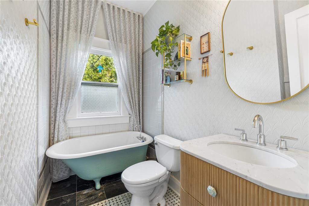 Activo con contrato: $599,000 (3 camas, 2 baños, 1555 Pies cuadrados)
