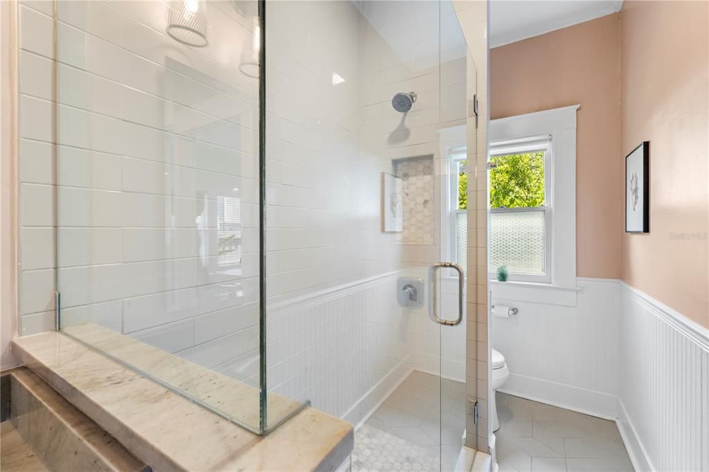 Activo con contrato: $599,000 (3 camas, 2 baños, 1555 Pies cuadrados)
