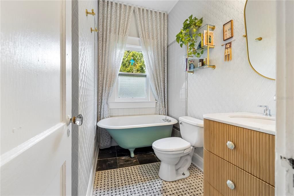 Activo con contrato: $599,000 (3 camas, 2 baños, 1555 Pies cuadrados)