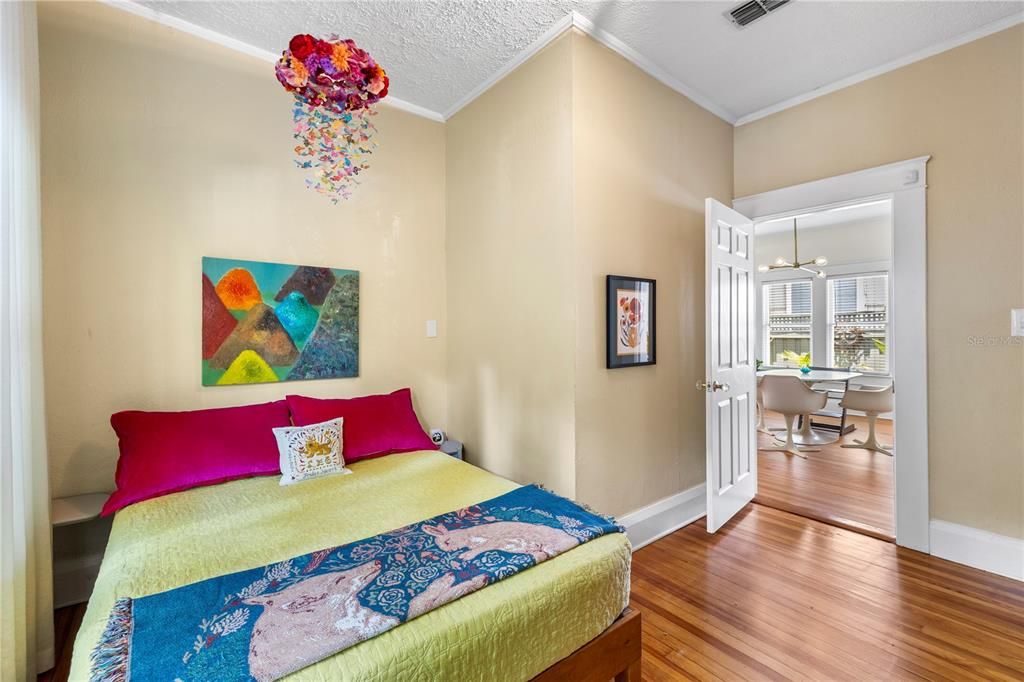 Activo con contrato: $599,000 (3 camas, 2 baños, 1555 Pies cuadrados)