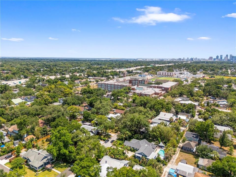Activo con contrato: $599,000 (3 camas, 2 baños, 1555 Pies cuadrados)