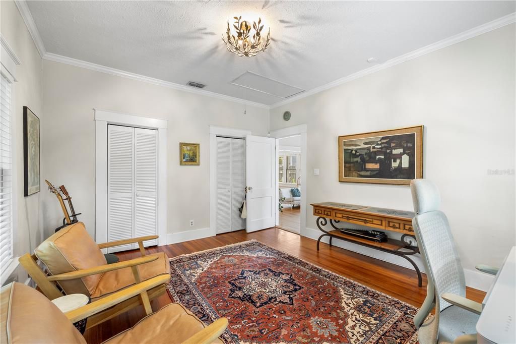 Activo con contrato: $599,000 (3 camas, 2 baños, 1555 Pies cuadrados)