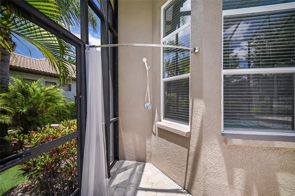 For Sale: $995,000 (5 beds, 4 baths, 4188 Square Feet)