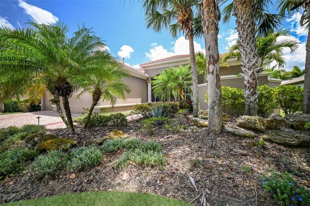 For Sale: $995,000 (5 beds, 4 baths, 4188 Square Feet)