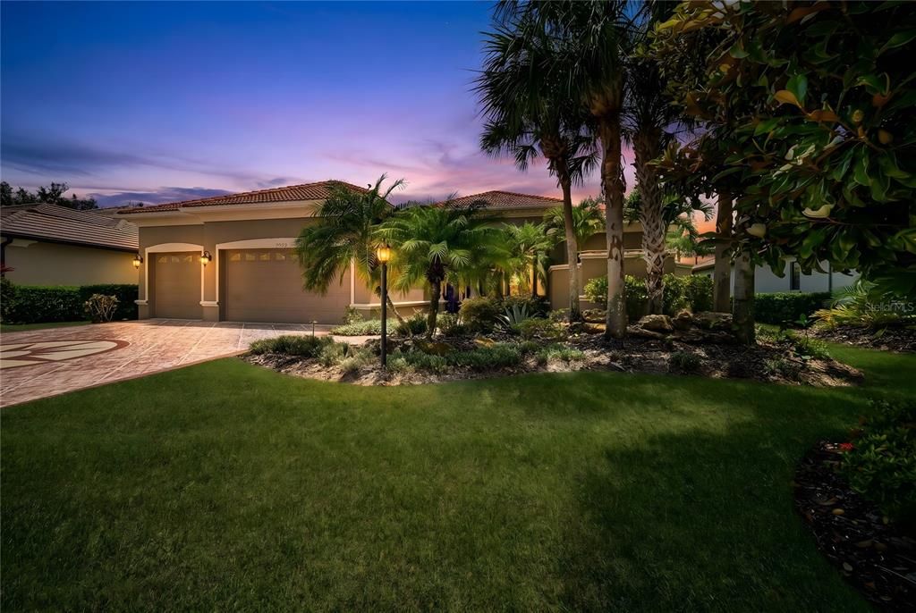 For Sale: $995,000 (5 beds, 4 baths, 4188 Square Feet)