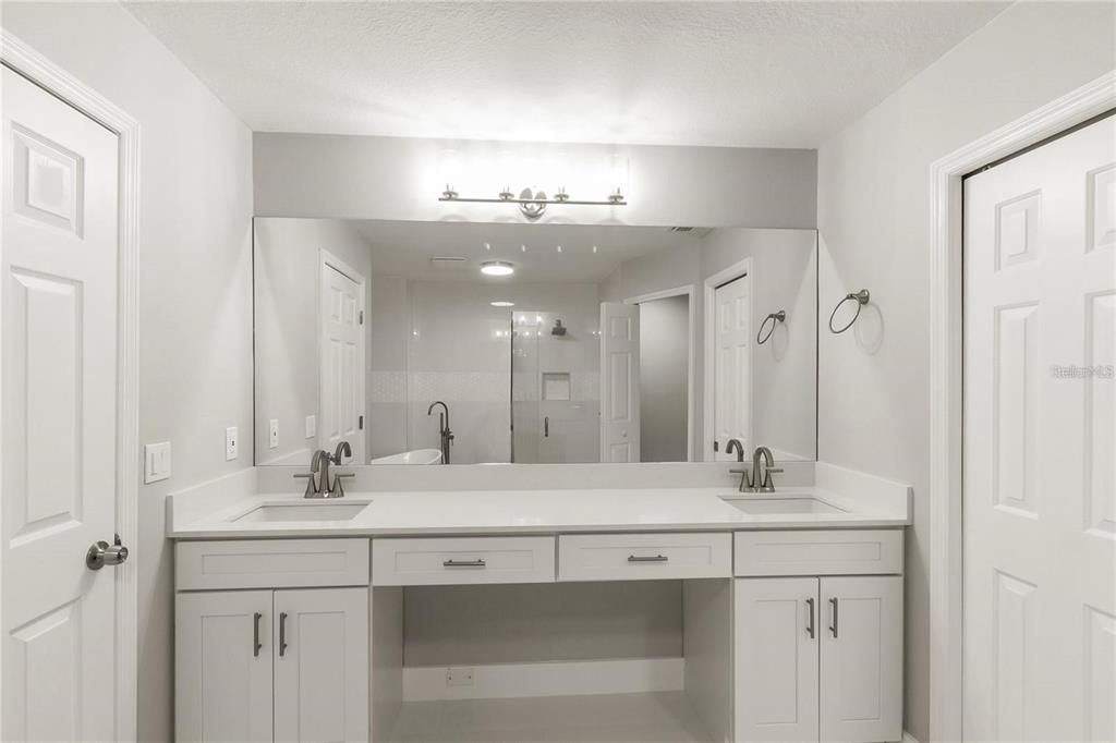 Active With Contract: $3,400 (3 beds, 2 baths, 1994 Square Feet)