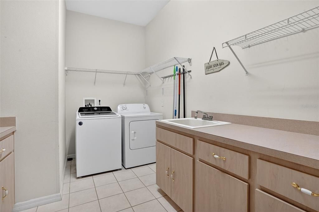 For Sale: $565,000 (4 beds, 3 baths, 2853 Square Feet)