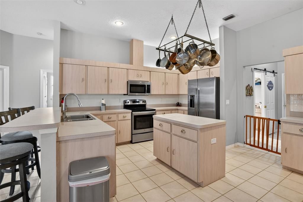 For Sale: $565,000 (4 beds, 3 baths, 2853 Square Feet)